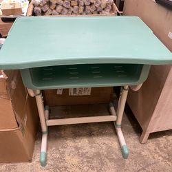 Kids adjustable desk