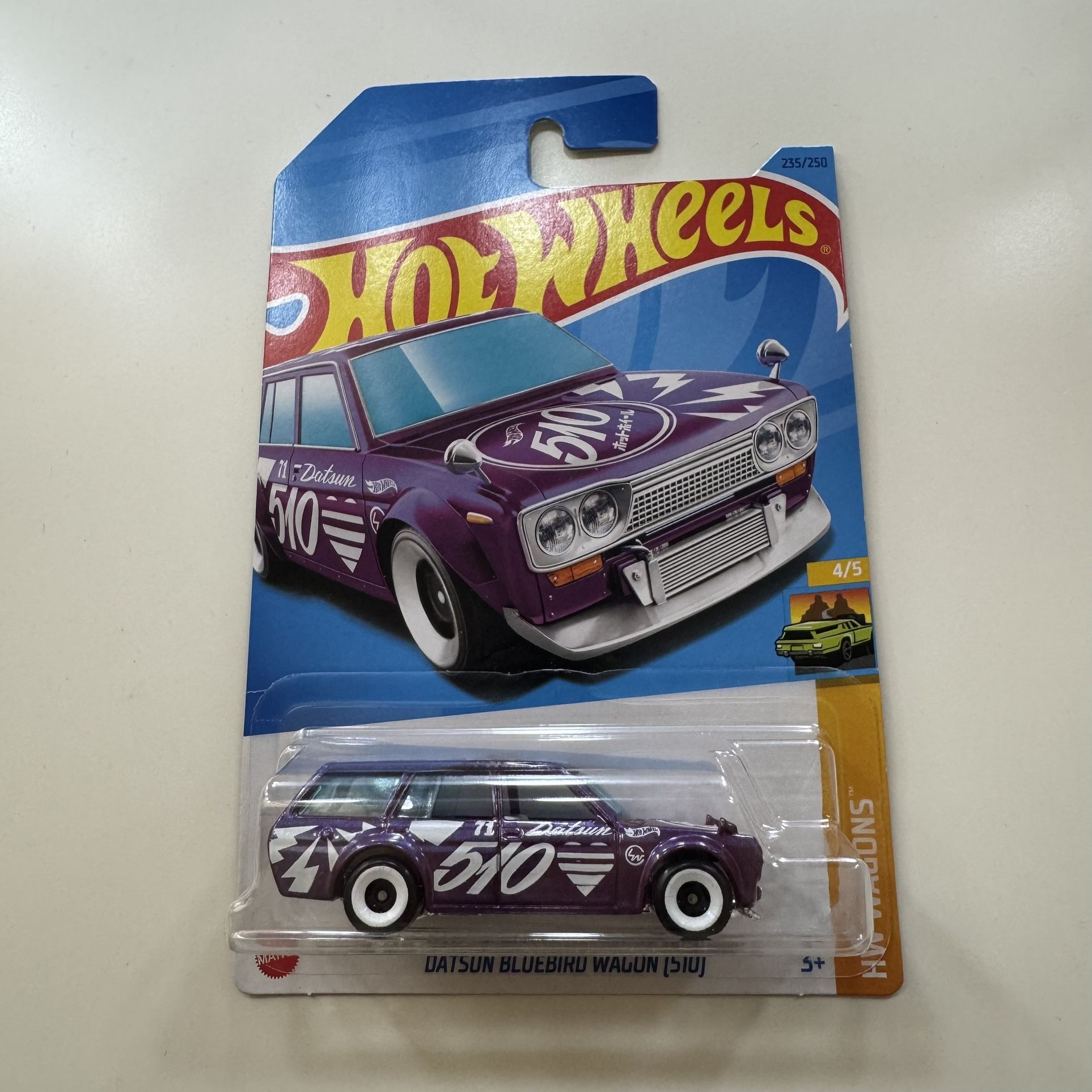 Hot Wheels Datsun Bluebird Wagon Purple