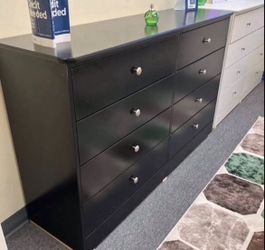 Eight drawers dresser