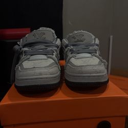 LV trainers Size 7 US, 39EU