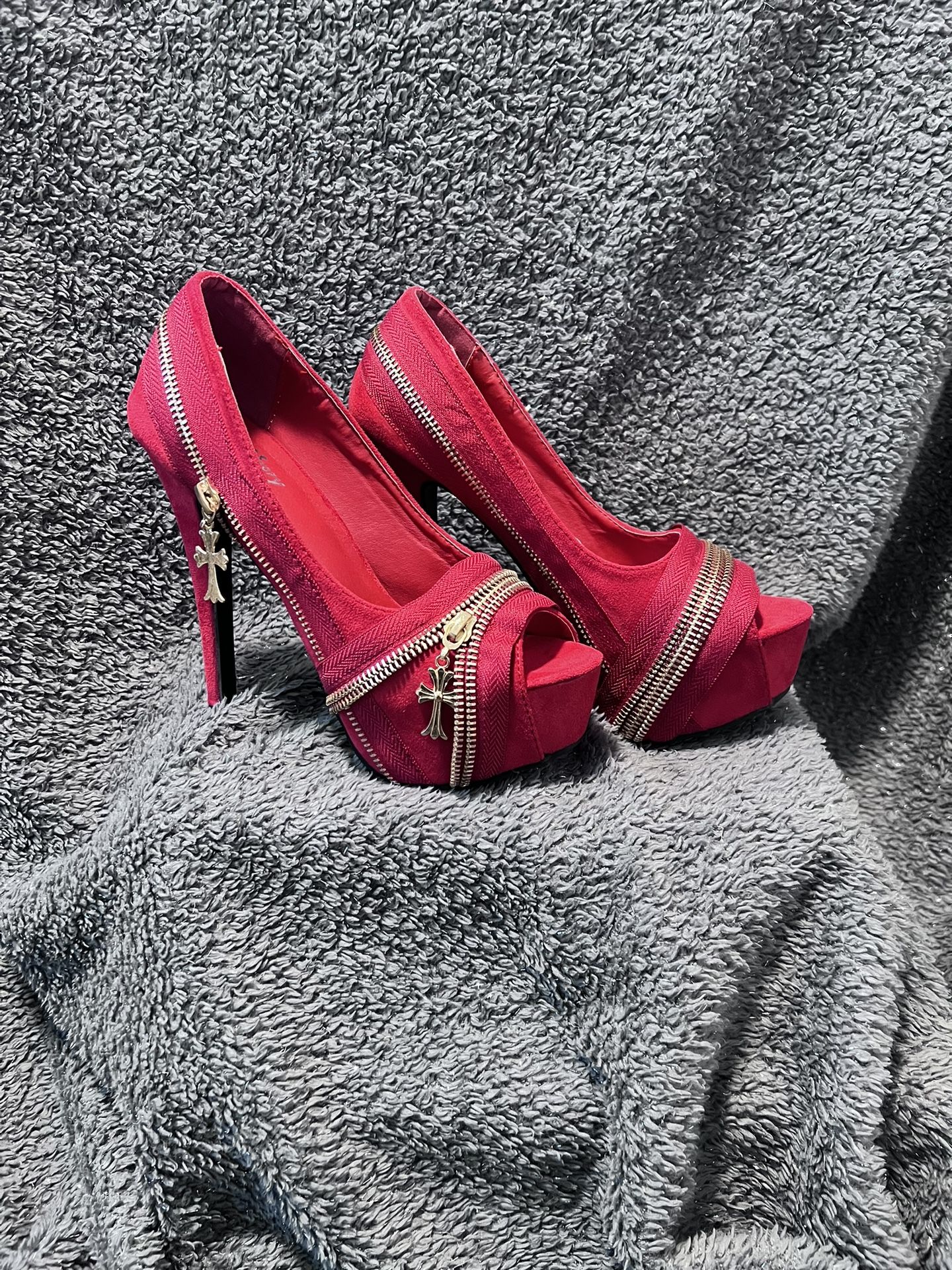 Beautiful Stiletto Heels - Red With Gold Accents