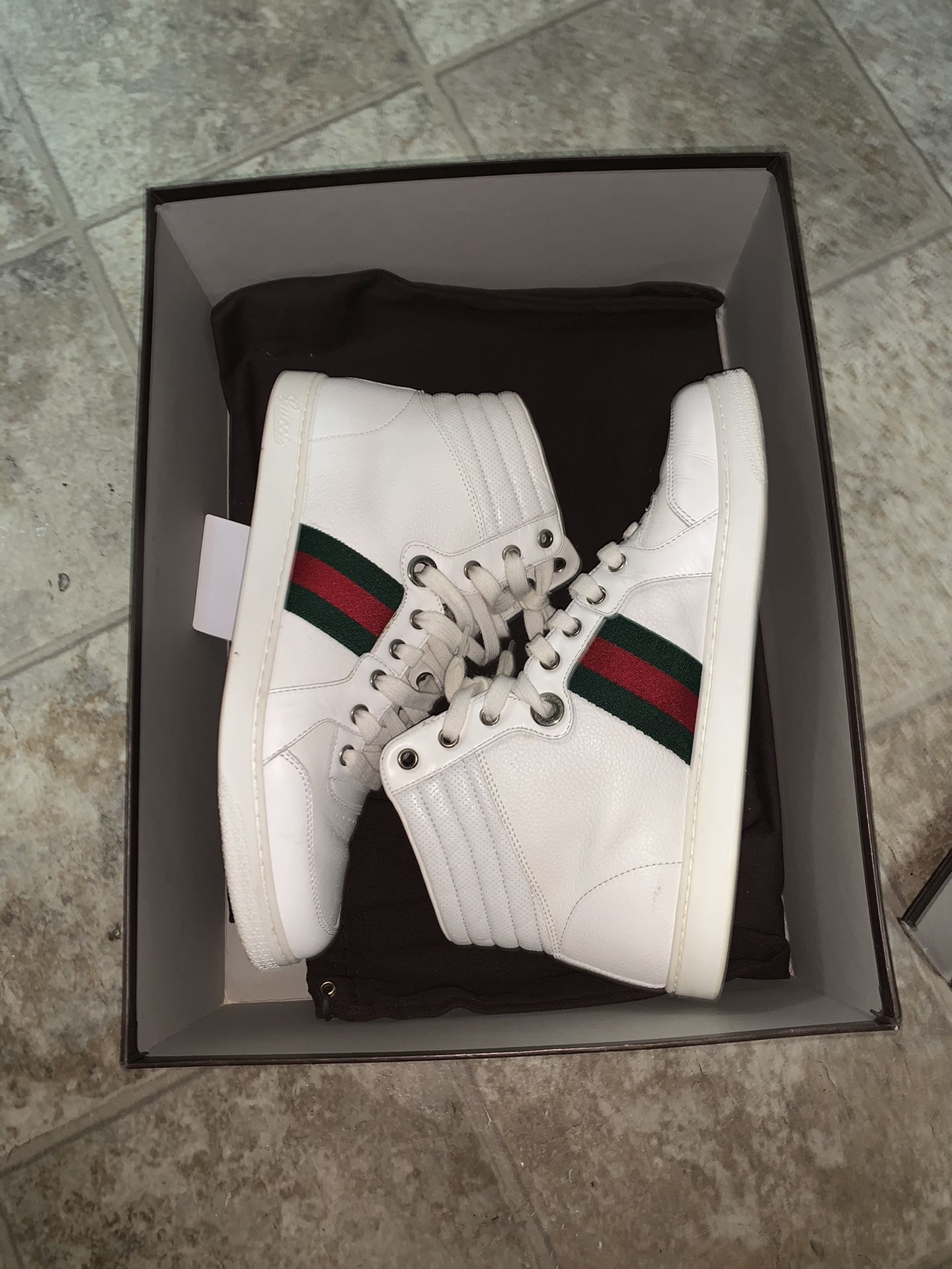 Gucci sneakers size 8.5 belt size 38/95