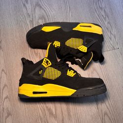 JORDAN 4 RETRO THUNDER SIZE 8.5 MEN