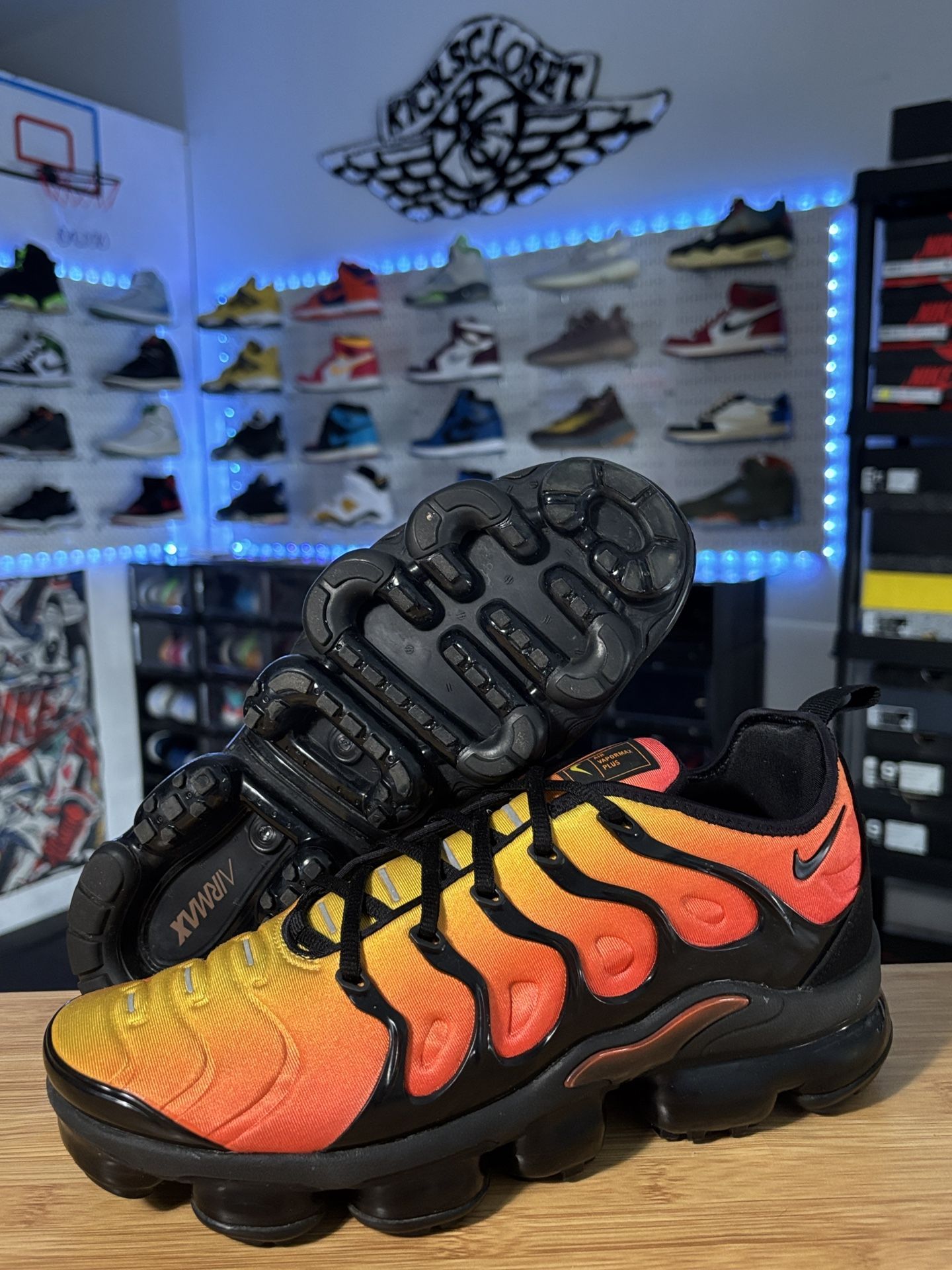 NIKE VAPORMAX PLUS “SUNSET” SIZE 9