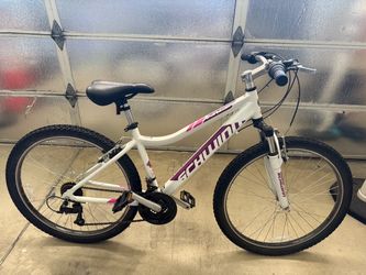 BrandNew Schwinn 26 in Mountain Bike white/pink