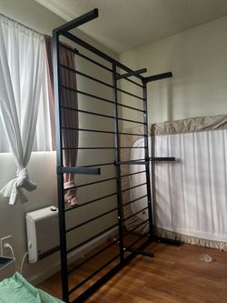 Metal bed frame