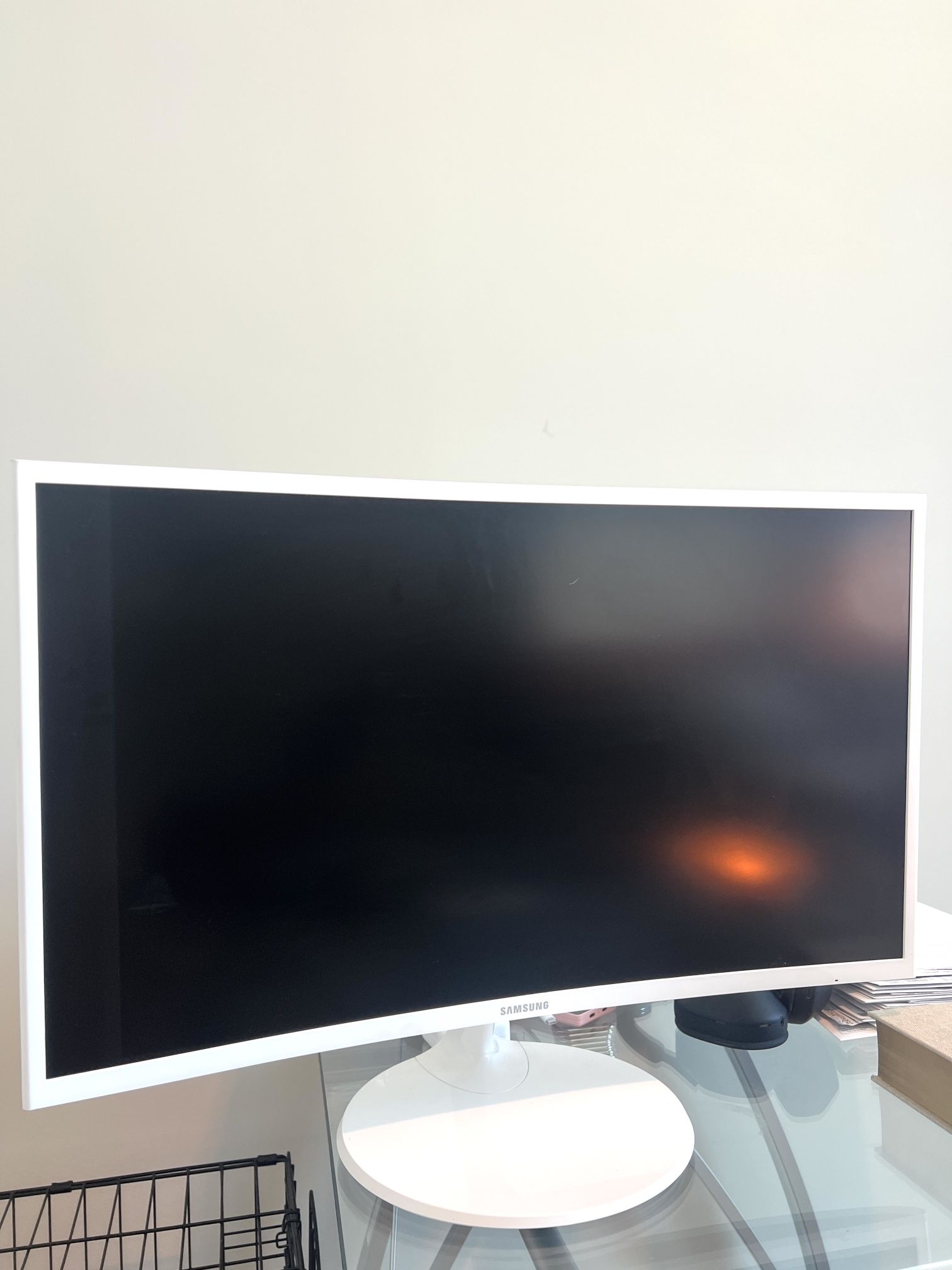 Curved White Samsung Monitor 27 Inch 1080p Wide Screen + HDMI Cable