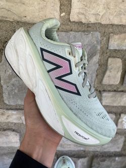 New Balance Fresh Foam X More v5—Size 9 Women’s—$35 FIRM
