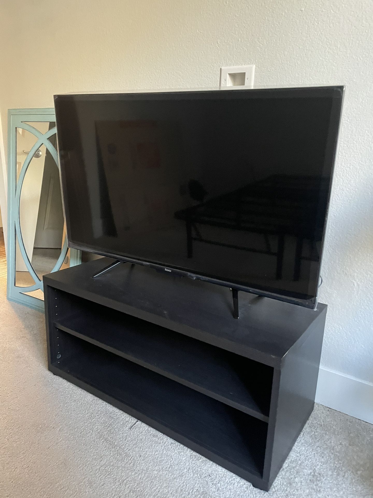 43” Roku Smart TV (2023 Model) – LIKE NEW + Optional TV Stand – Priced to Sell!