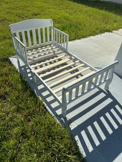 Toddler bed