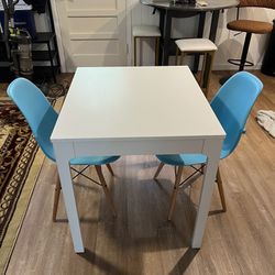 Small Dining Table (Expandable) w/ 2 Chairs