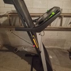 Gold's gym trainer 430