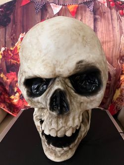 Skull Halloween talking skull