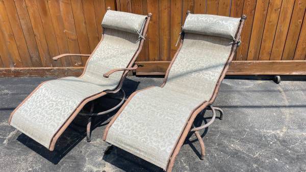 Set of 2 Aluminum ergonomic Pool Loungers w/ swivel bases. One with arm rests.