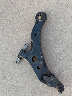 2018 Toyota Camry lower control arm