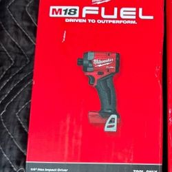 MILWAUKEE IMPACT DRIVER 18V ...(2953-20)