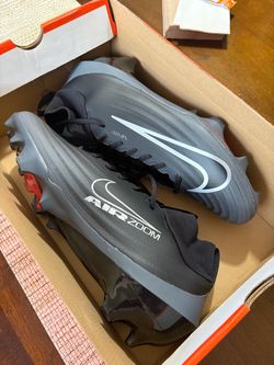 Men’s size 13 football cleats