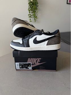 (size 8.5) Nike Air Jordan 1 Low Mocha