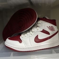Jordan 1 mids