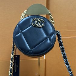 Chanel Handbag 19 Round Clutch