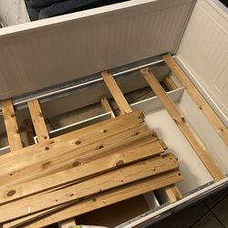 Cama tamaño twin, color blanco