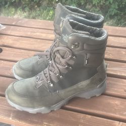 North face Men’s Size 11 Snow/ Hiking Boots Like New