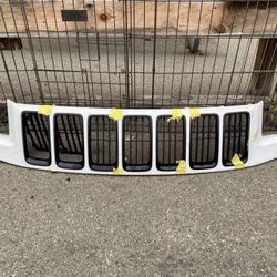 2014,2015,2016 Jeep Grand Cherokee Front Upper Grille
