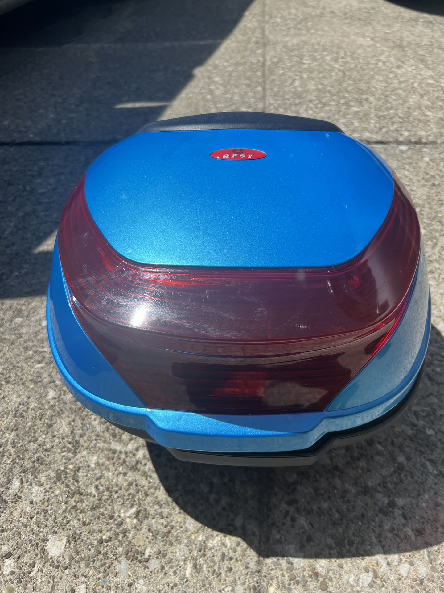 Scooter Top Case 28L Hard Waterproof Universal Tail Trunk with Backrest and Plate Lockable Helmet Luggage Rear Box for Scooter Quad Motorbike Bike,Blu