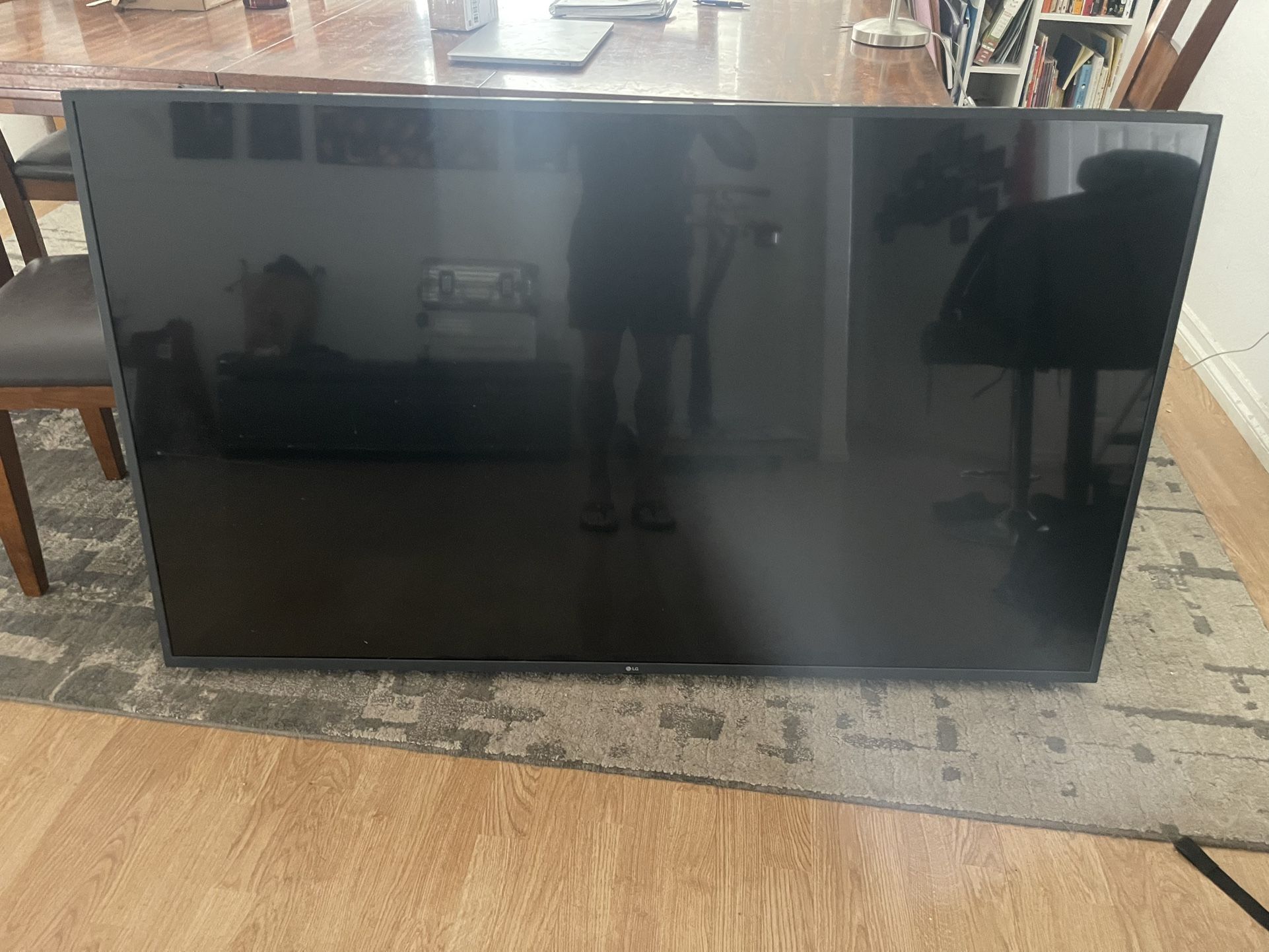 65 Inch Lg Tv / Please Read Details