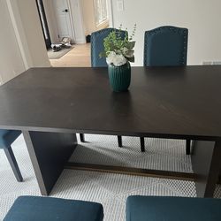 Brand New Modern Dining Table with 6 chairs