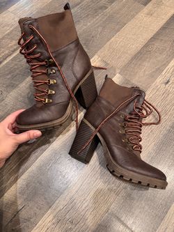 Short heel boots 10.00