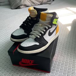 Jordan 1 Retro High OG Volt