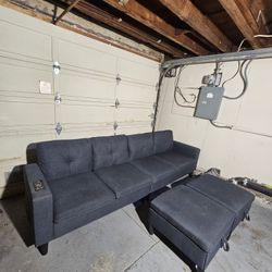 4 Seats & 2 Ottomans