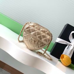 Mini heart-shaped shoulder bag 