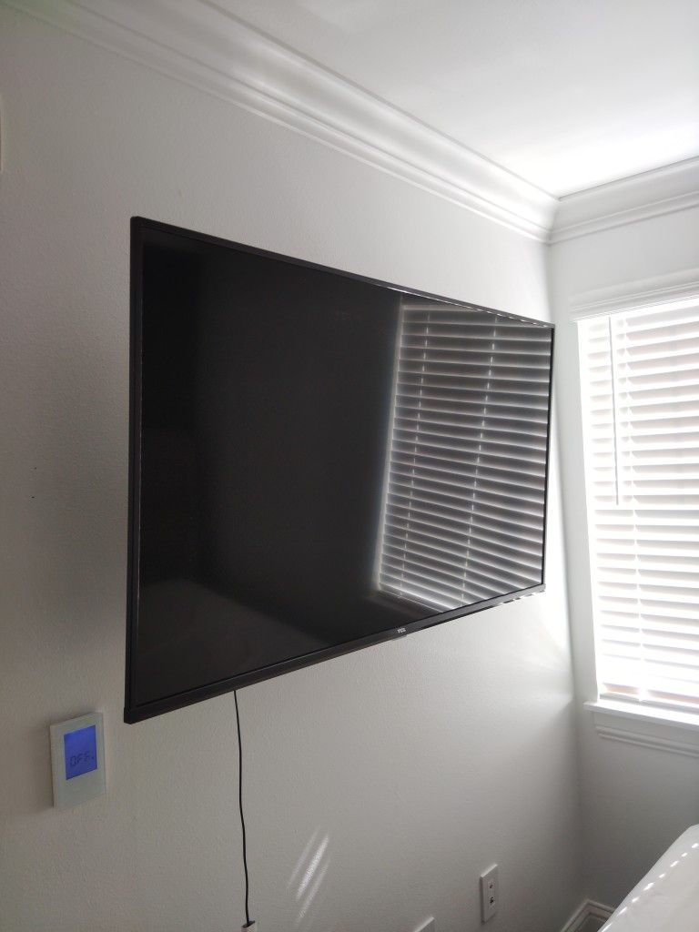 55-in TCL Smart TV With Wall Mounts And Legs!