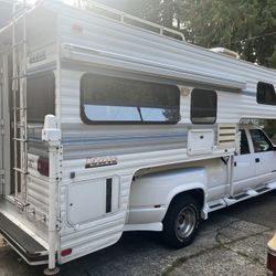 Lance Camper 