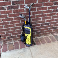 Dunlop Child Size Golf Bag W/5 Clubs