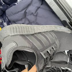 barely worn adidas boost