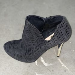 GUESS By Marciano Shoes - Black With Gold Trim Heels - Size 6.5