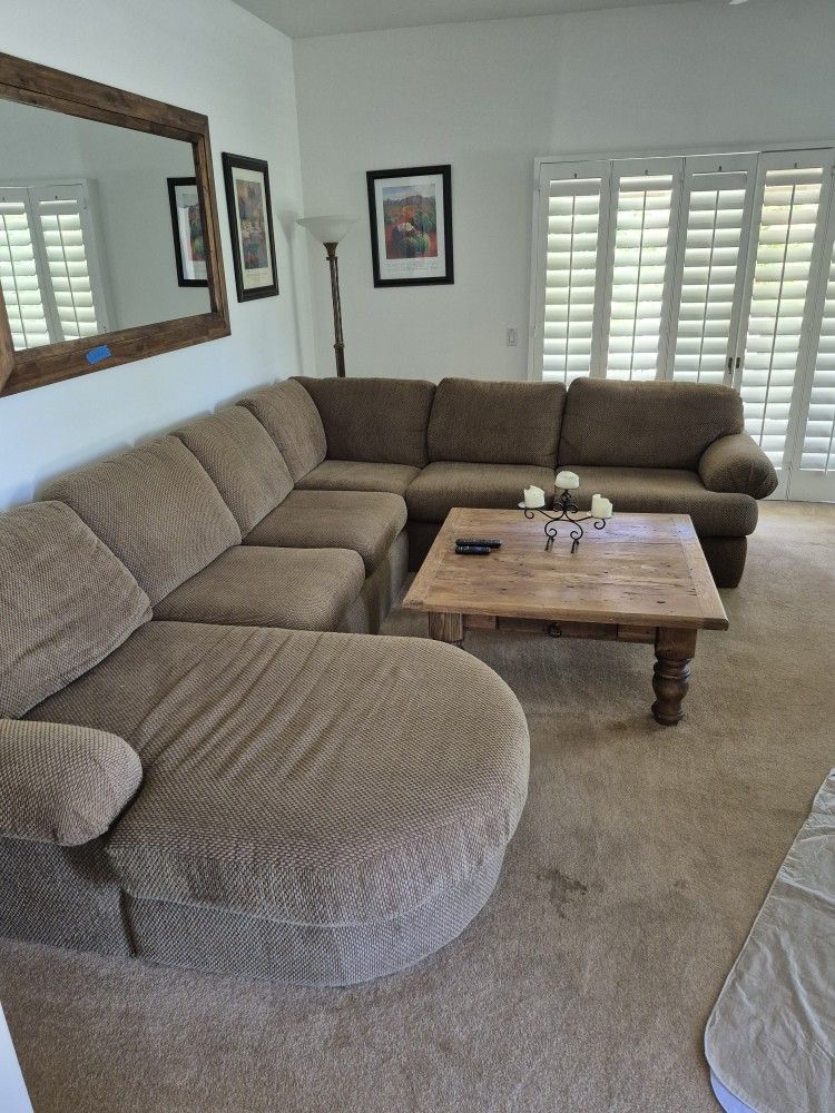 Couches / Coffee table