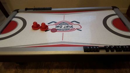 Air hockey table