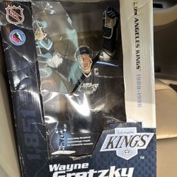 Mcfarlane NHL Legends 12" inch Wayne Gretzky Los Angeles Kings Black Jersey