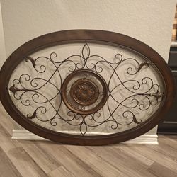 HUGE OVAL METAL WALL DECOR 60X40(SERIOUS BUYERS ONLY PLEASE🙏🏻)READ FULL DESCRIPTION BEFORE ASKING PLEASE🙏🏻IF IT'S POSTED IT'S AVAILABLE 👀