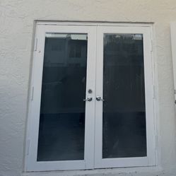 Double Doors Laminate White Use 