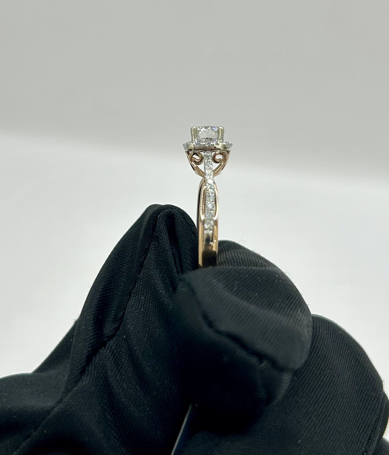 14kt 2-tone 1.45ctw IGI Certified Round Diamond engagement ring
