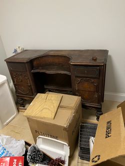 Free 1940s dresser and mirror