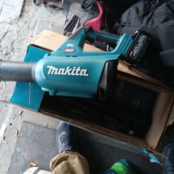 Makita blower forty vote brand new in the Box asking asking 125.