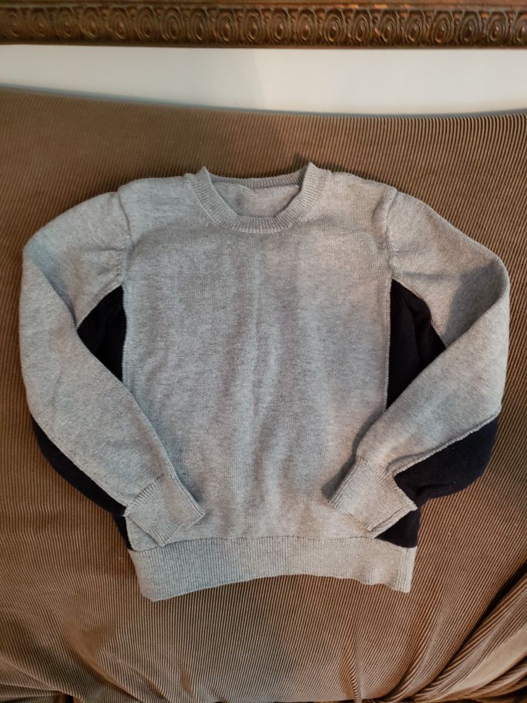 Vince kids, boys sweater size 5 like new, cotton cashmere