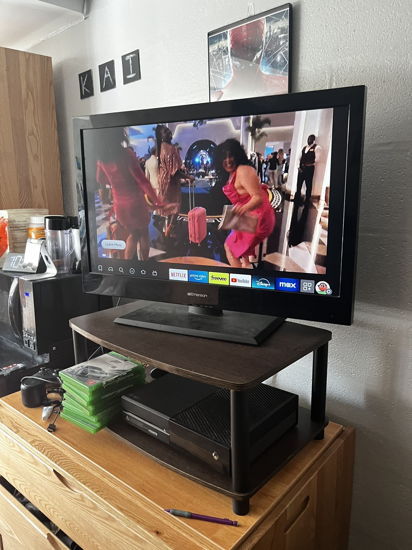 32 Inch TV With Or Without Stand