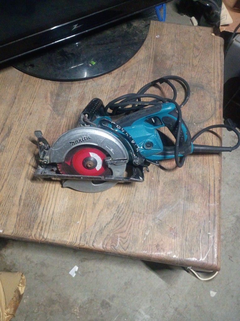 Makita 7 1/4 Handheld Circular Saw